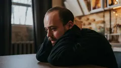 In welchem Alter fühlen sich Menschen am unglücklichsten? Eine Studie von Forschern